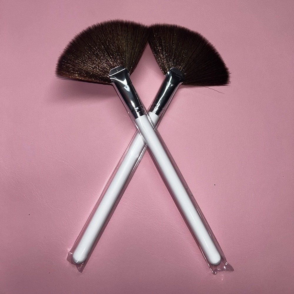 Facial Fan Brushes Set
